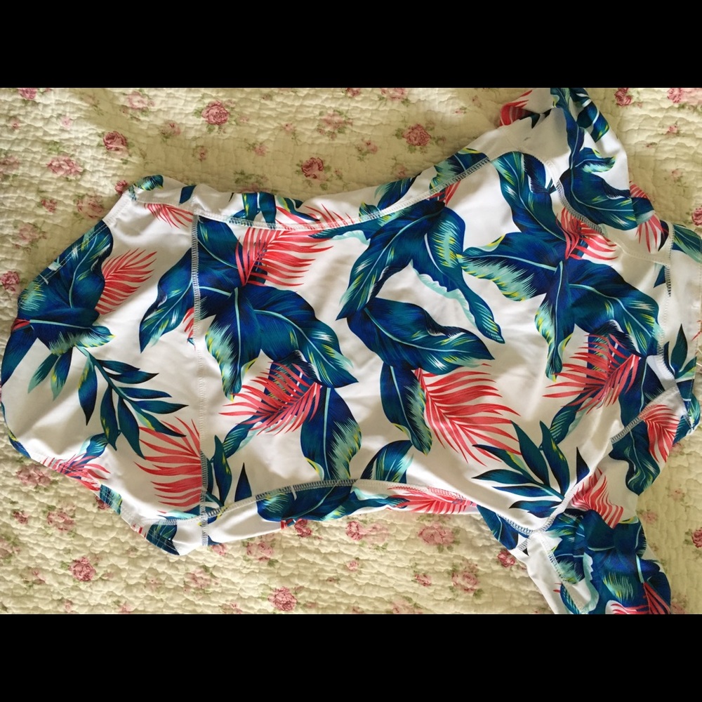 NWT tropical rash guard w/ bra cups - XS